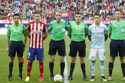 Borbalán y Villalobos en un Atlético-Celta de Primera División.