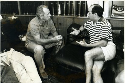 Boskov en la redacción de LA VOZ DE ALMERÍA con Juan Andújar.