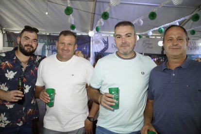 Chóferes y transportes Transaguimu en la caseta de la Bodega del Jamón en las fiestas de San Isidro.