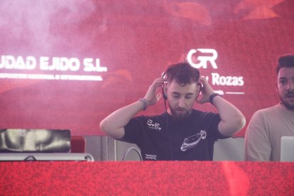 Actuación de DJ en la caseta de La Bodega del Jamón en las fiestas de San Isidro.