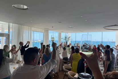 Brindis en honor los jubilados del curso 23/24.