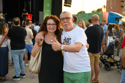 Juan Antonio González y Loli Belén Esteban, pareja almeriense antes de comenzar el concierto.