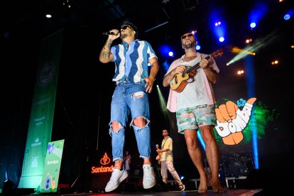 Bombai durante su actuación en Almería.