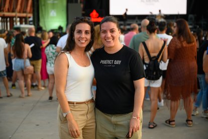 Cristina Parra y Alba García, antes de comenzar el concierto.