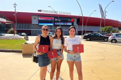 María José, María y Claudia, las sorbeñas posaban con sus abonos.