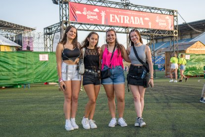 Marina, Marian, Laura y Carmen Mari posan para LA VOZ.
