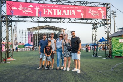 José, Patricia, José, Hito, Eva y el pequeño Javi posan para LA VOZ.