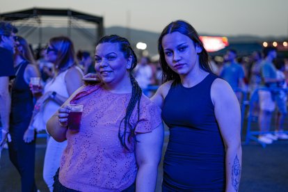 La tiktoker Maeb y Cintia disfrutando del Salinas Sound.