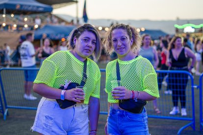 Paola y Estefaní luciendo así de conjuntadas en el Salinas Sound.