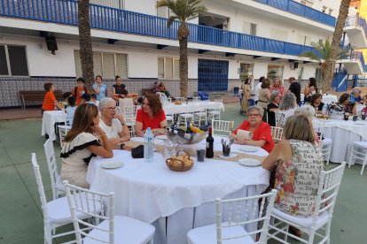 Imagen durante la cena benéfica para la Casa Nazaret en el patio del Colegio Compañía de María.
