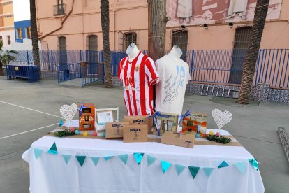 Imagen de los productos que se sortearon entre los asistentes durante la cena benéfica para la Casa de Nazaret.
