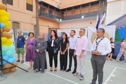 Representantes políticos junto a José Luis Sánchez Úbeda, franciscano de Cruz Blanca, y Manuel Borrego, presidente de la Asociación de Scouts Católicos de Almería.