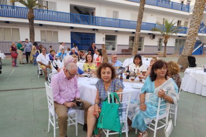 Imagen durante la cena benéfica para la Casa Nazaret en el patio del Colegio Compañía de María.
