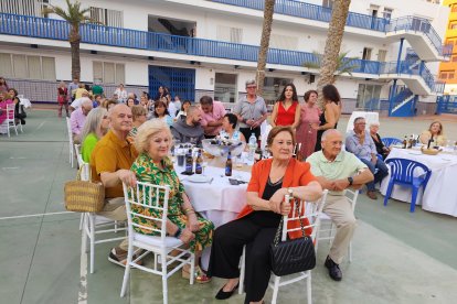 Imagen durante la cena benéfica para la Casa Nazaret en el patio del Colegio Compañía de María.