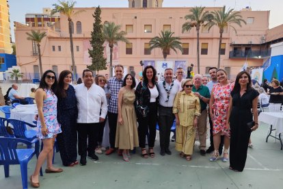 Imagen durante la cena benéfica para la Casa Nazaret en el patio del Colegio Compañía de María.