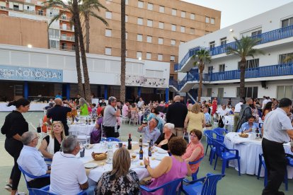 Imagen durante la cena benéfica para la Casa Nazaret en el patio del Colegio Compañía de María.