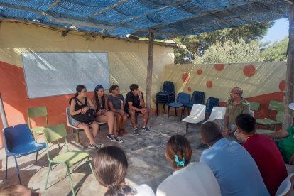 Jóvenes estudiantes católicos de la UAL, en los asentamientos de Níjar.