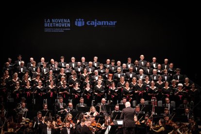 Solistas, orquesta de la OCAL y Orfeón Donostierra.