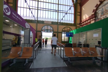 Así se ve el vestíbulo al entrar a la estación