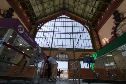 Así se ve el vestíbulo al entrar a la estación