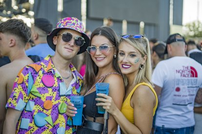Grupo de amigos en el Puro Latino Fest Almería.