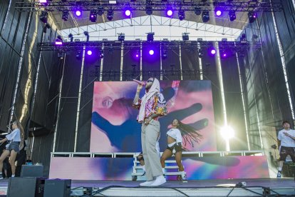 Actuación de Jhayco en el Puro Latino Fest en Almería.
