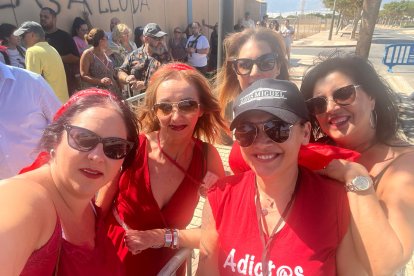 Grupo de amigas del Club Adictos a Luis Miguel.