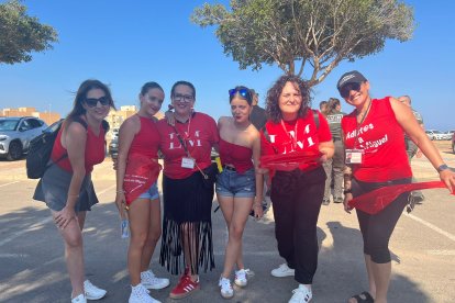 Grupo de amigas y miembros del Club Adictos a Luis Miguel.
