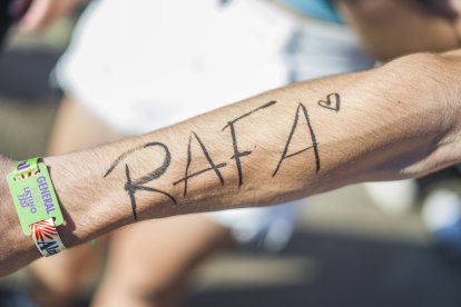 Un seguidor con el nombre del cantante RVFV.