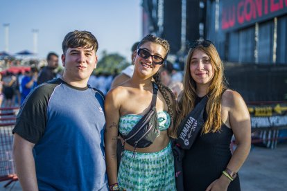 Grupo de amigos en el Puro Latino Fest.