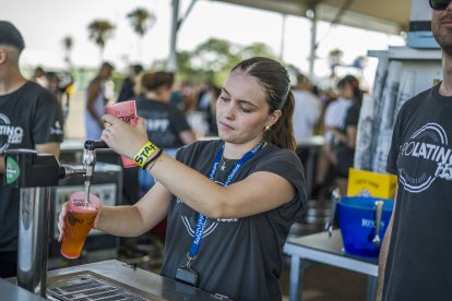 Camarera del Puro Latino Fest Almería.