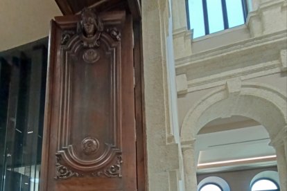 Puertas restauradas y puestas en uso