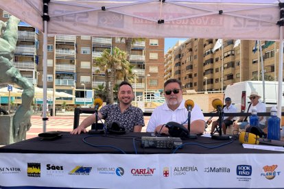Ricardo Arqueros, director de 'Inartesca', en el set de radio de Cadena Ser.