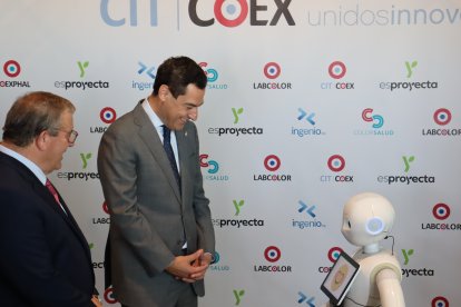 Juanma Moreno inagura el CIT COEX en La Mojonera.