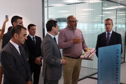 Juanma Moreno inagura el CIT COEX en La Mojonera.