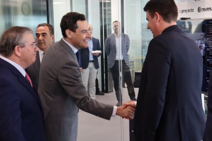 Juanma Moreno inagura el CIT COEX en La Mojonera.