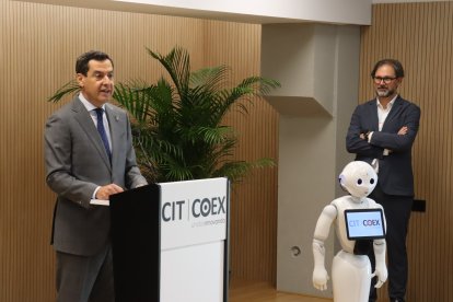 Juanma Moreno inagura el CIT COEX en La Mojonera.