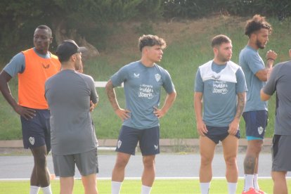 El ex jugador del Español en su primera sesión.