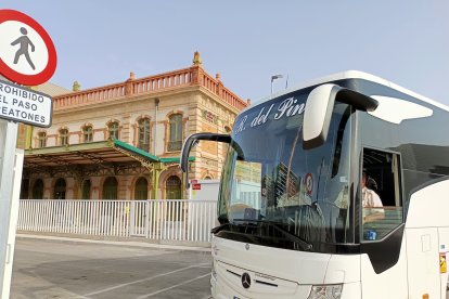 Los autobuses ya circulan alrededor de la estación provisional