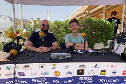 El edil de Deportes, Obras y Servicios de Mojácar, Jesús Montoya, junto a Guillermo Mirón, detalló las realizadas en numerosos caminos naturales