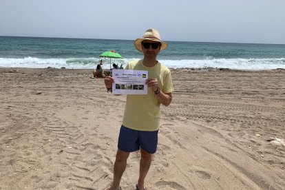 Juan Luis, de turismo este verano en Mojácar, se llevó el bono para las Cuevas de Sorbas.