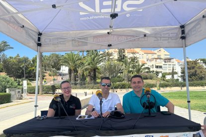 Lydia Moreno, Fran García y Daniel Salcedo esperando para entrar en directo.