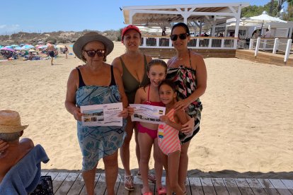 regalos Las ganadoras de una comida en Mar de Pulpí y de una entrada para las Cuevas de Sorbas.
