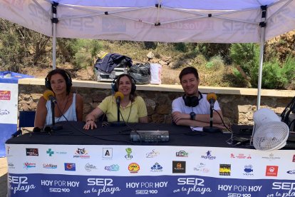 actualidad La arqueóloga Laura Larios; la concejala cuevana María del Mar Rico y el periodista Guillermo Mirón ayer en la SER.