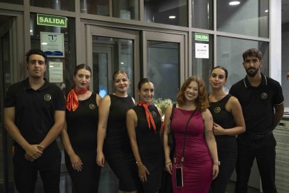 Álvaro García, María del Mar Andújar, Celia, Elena López, Antonio y Marta, del staff y Andrea Falcón, de LA VOZ.