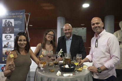 Marina Zapata Ortega y Juan José, María Isabel y Raúl Vargas Rodríguez, de Mercophal.