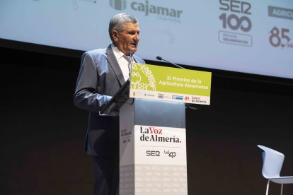 Antonio Ruiz, presidente de MABE, recogió la mención especial de la noche.