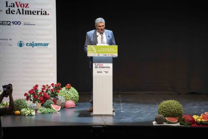 Antonio Ruiz, presidente de MABE, recogió la mención especial de la noche.