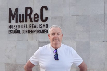 En la puerta del gran museo de Almería.