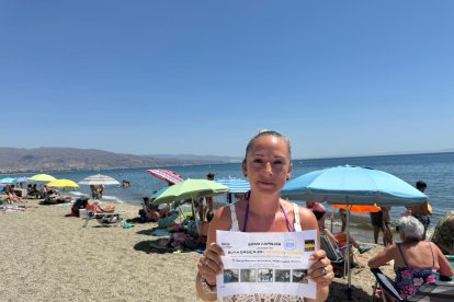 Mari con su nuevo bono familiar de las Cuevas de Sorbas.